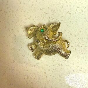 Vintage Gold Tone Elephant Pin Brooch Emerald Rhinestones